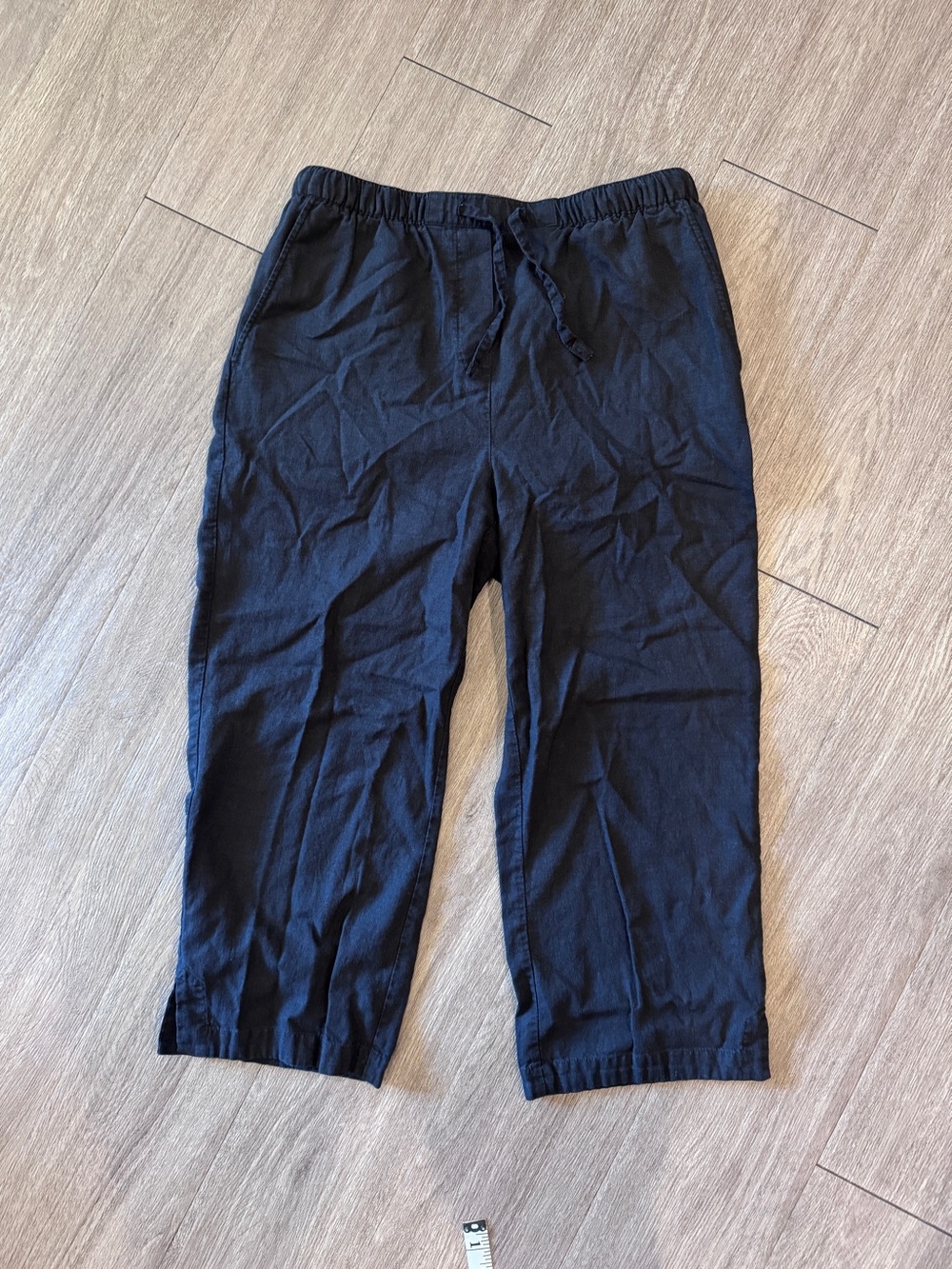 Sag Harbor Black Drawstring Cropped Capris